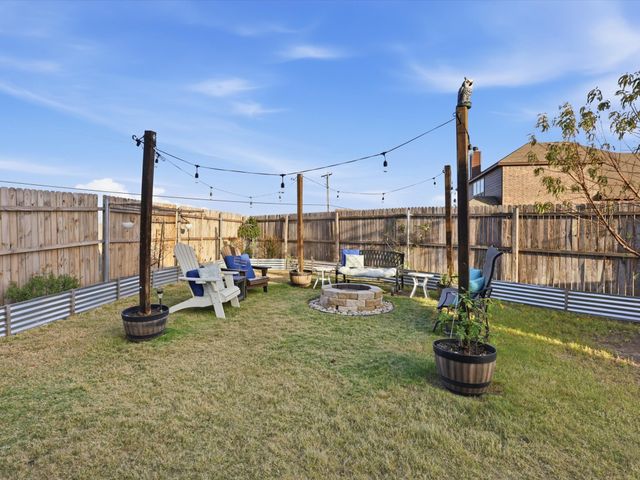 11056 Erinmoor Trail, Fort Worth, TX 76052