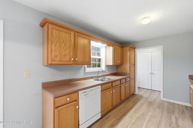 230 Fireside Dr, Brandenburg, KY 40108