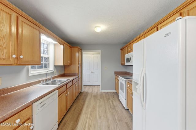 230 Fireside Dr, Brandenburg, KY 40108