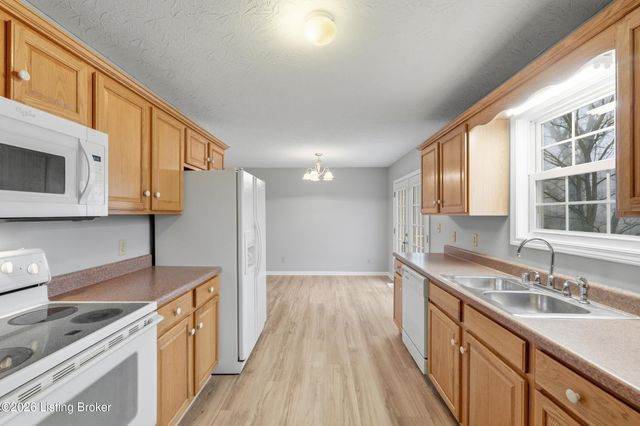 230 Fireside Dr, Brandenburg, KY 40108