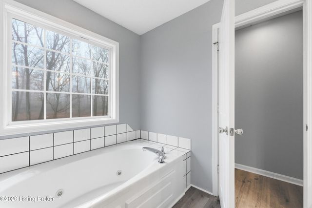 230 Fireside Dr, Brandenburg, KY 40108