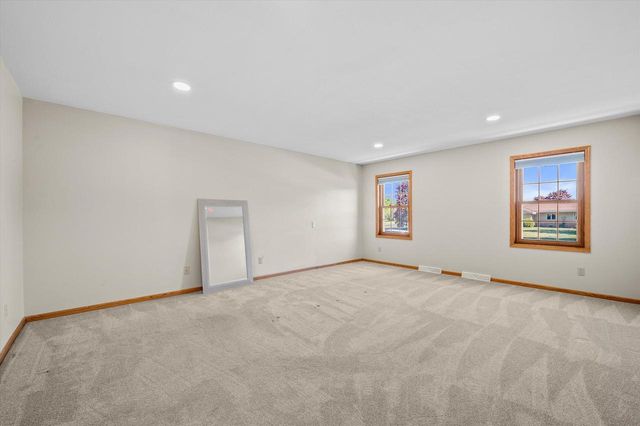 20845 Hunters RUN, Brookfield, WI 53045