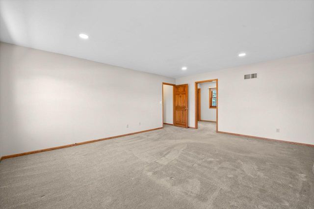 20845 Hunters RUN, Brookfield, WI 53045