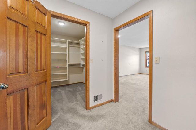 20845 Hunters RUN, Brookfield, WI 53045