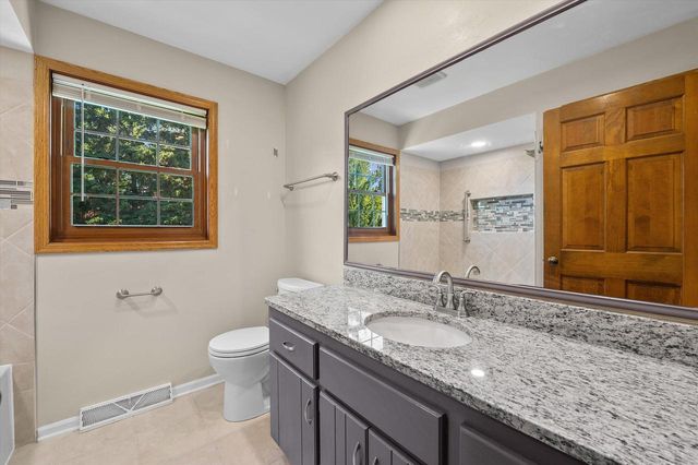 20845 Hunters RUN, Brookfield, WI 53045