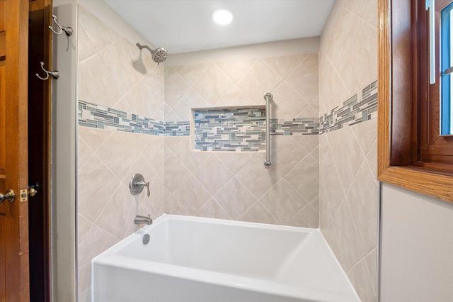 20845 Hunters RUN, Brookfield, WI 53045