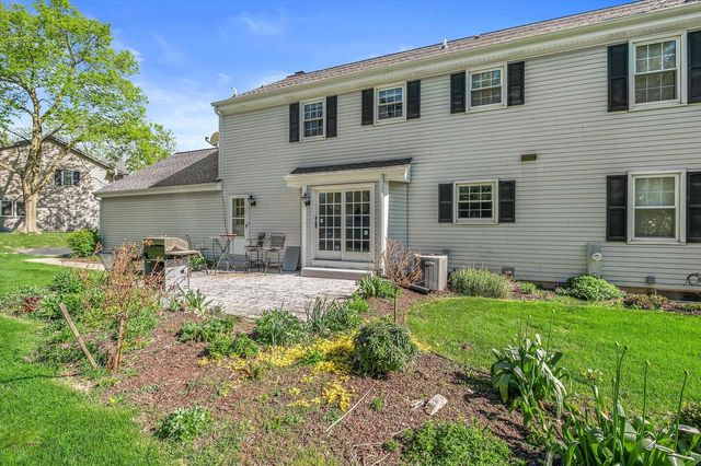 20845 Hunters RUN, Brookfield, WI 53045