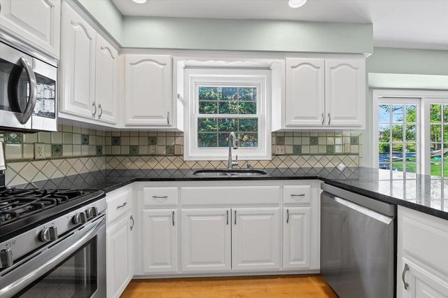 20845 Hunters RUN, Brookfield, WI 53045