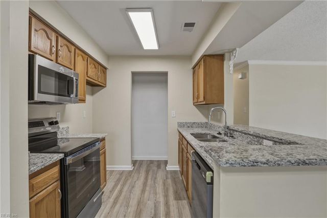 333 Gainsborough SQ, Chesapeake, VA 23320