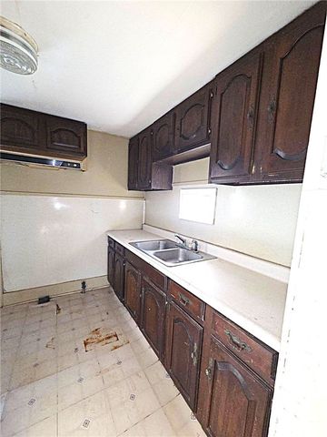 909 E Kleberg Ave, Kingsville, TX 78363