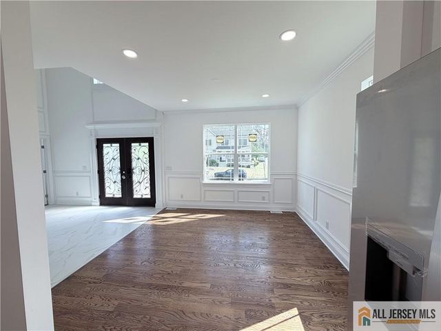 28 S McKinley Avenue, Iselin, NJ 08830