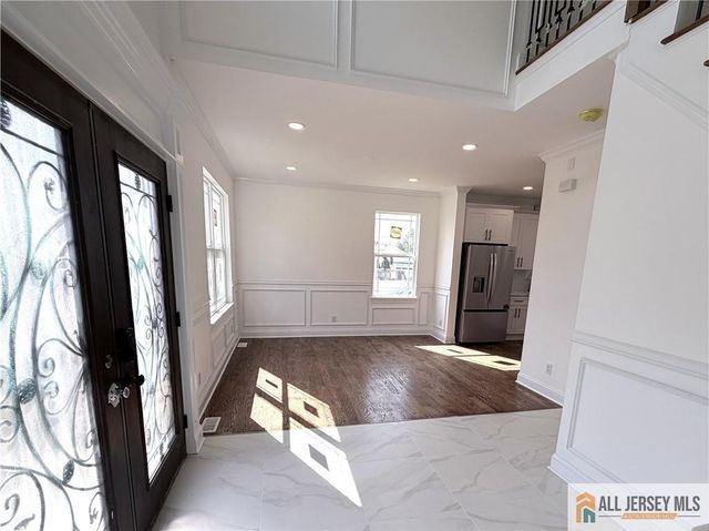 28 S McKinley Avenue, Iselin, NJ 08830