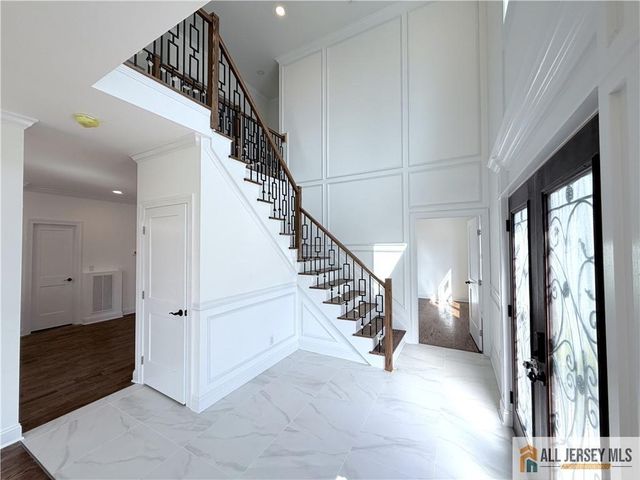 28 S McKinley Avenue, Iselin, NJ 08830