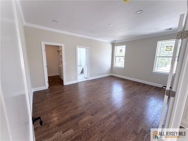 28 S McKinley Avenue, Iselin, NJ 08830