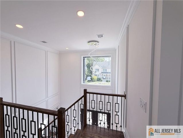 28 S McKinley Avenue, Iselin, NJ 08830
