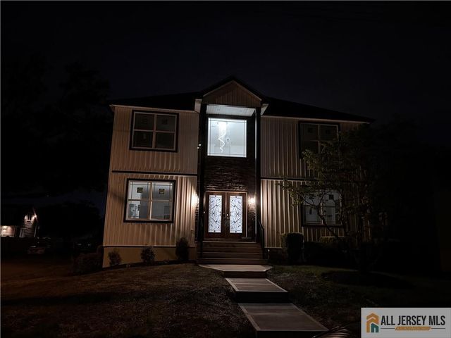 28 S McKinley Avenue, Iselin, NJ 08830