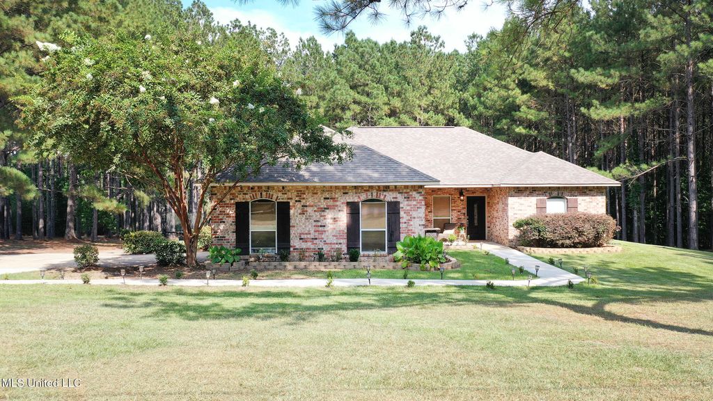 1035 Great Point Drive, Mccomb, MS 39648