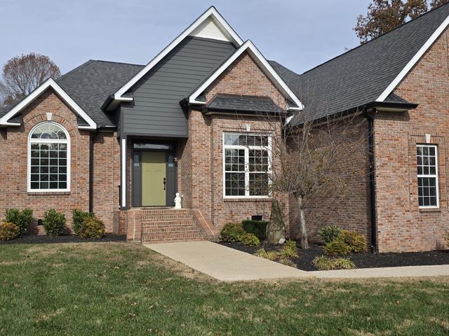 508 Red Fox Dr, Burns, TN 37029