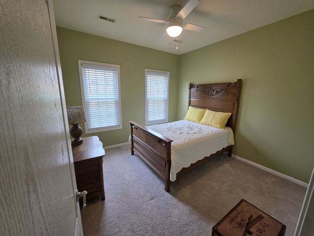 508 Red Fox Dr, Burns, TN 37029