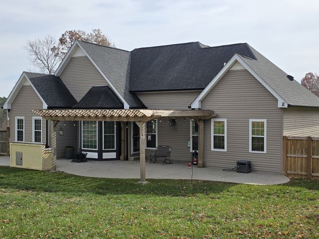 508 Red Fox Dr, Burns, TN 37029