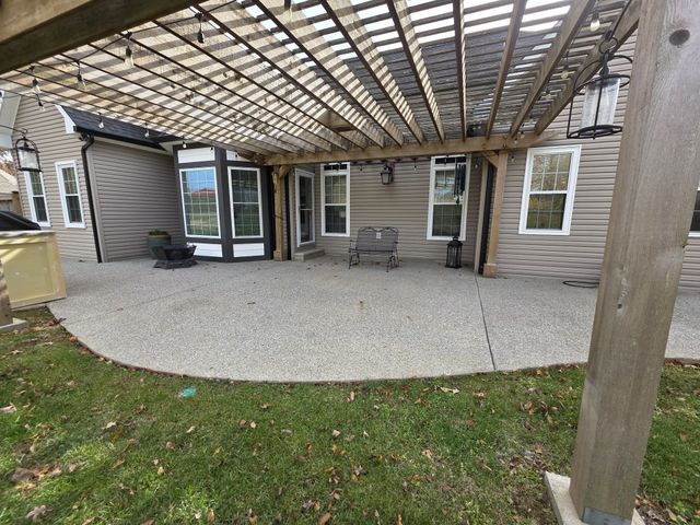 508 Red Fox Dr, Burns, TN 37029