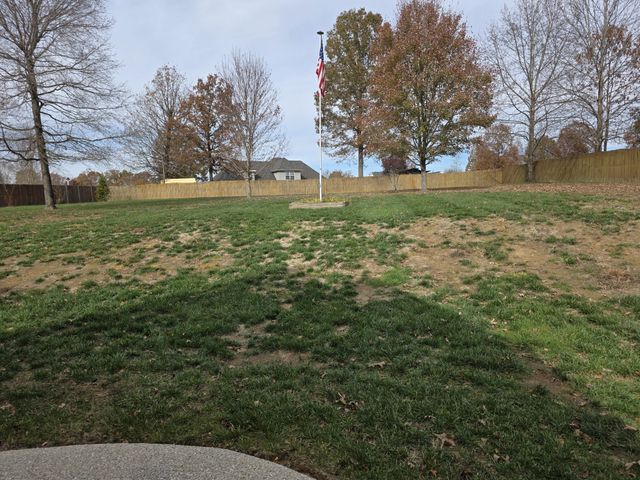 508 Red Fox Dr, Burns, TN 37029