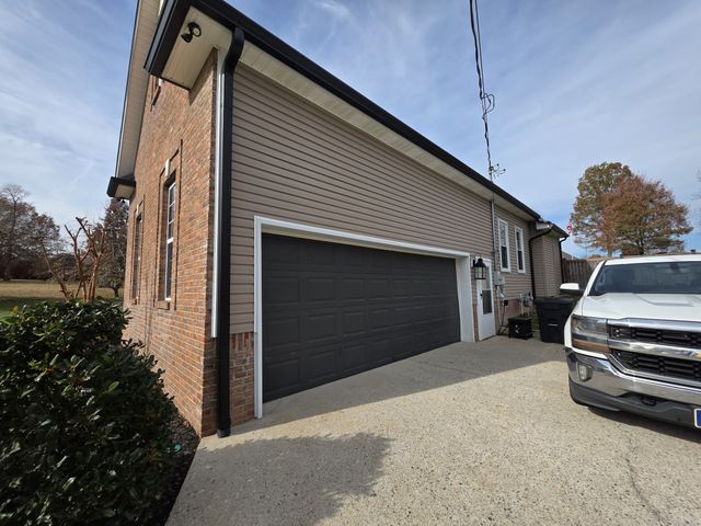 508 Red Fox Dr, Burns, TN 37029