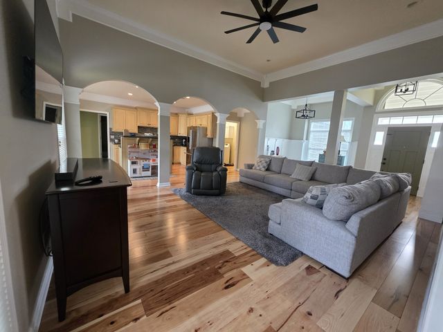 508 Red Fox Dr, Burns, TN 37029