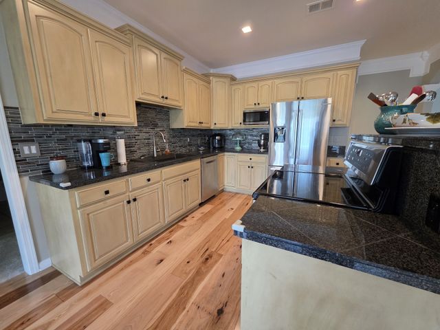 508 Red Fox Dr, Burns, TN 37029