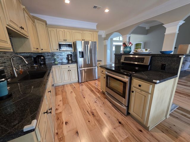 508 Red Fox Dr, Burns, TN 37029