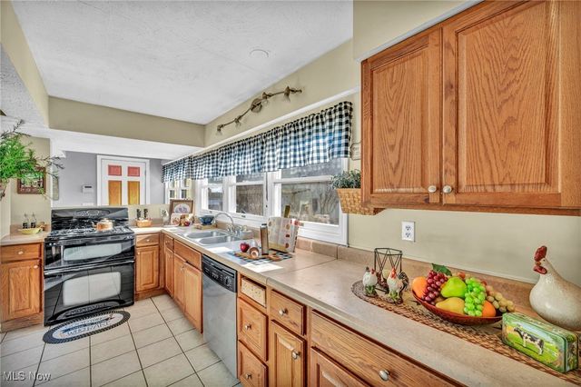 5948 S Ridge Road W, Geneva, OH 44041