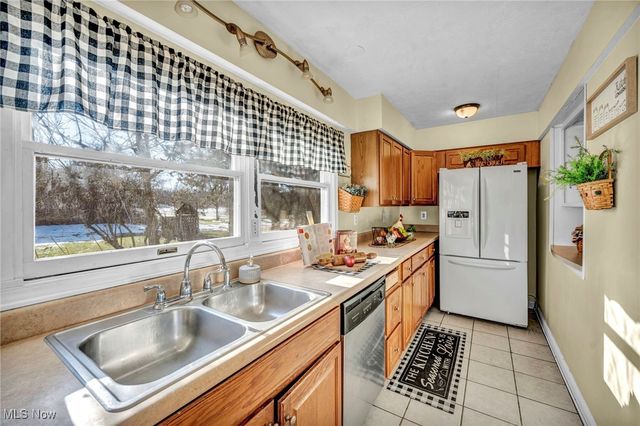 5948 S Ridge Road W, Geneva, OH 44041