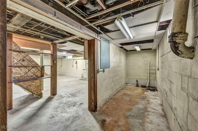 5948 S Ridge Road W, Geneva, OH 44041