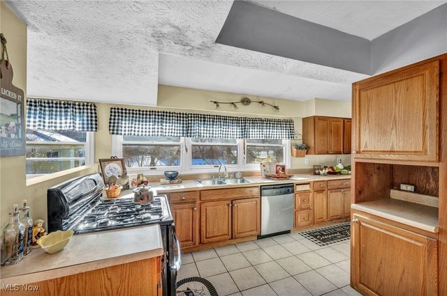 5948 S Ridge Road W, Geneva, OH 44041