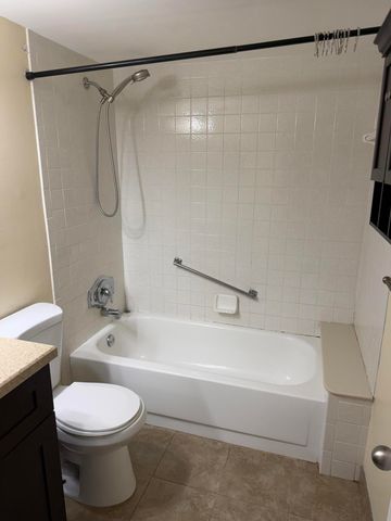 726 Sunny Pine Way B2, Greenacres, FL 33415
