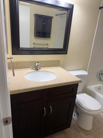 726 Sunny Pine Way B2, Greenacres, FL 33415