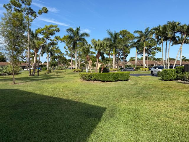 726 Sunny Pine Way B2, Greenacres, FL 33415