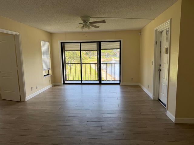 726 Sunny Pine Way B2, Greenacres, FL 33415