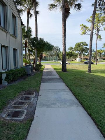 726 Sunny Pine Way B2, Greenacres, FL 33415