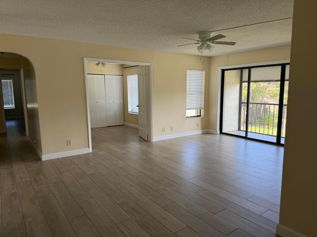 726 Sunny Pine Way B2, Greenacres, FL 33415