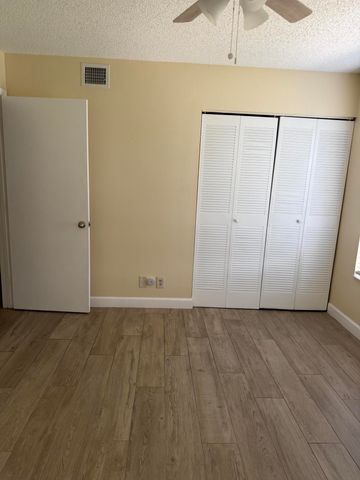 726 Sunny Pine Way B2, Greenacres, FL 33415
