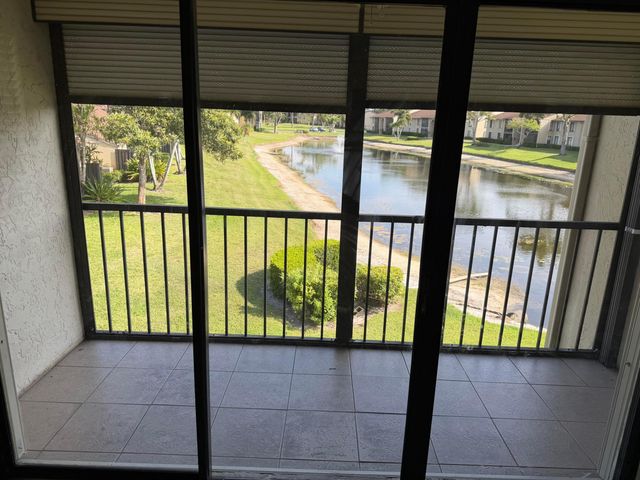 726 Sunny Pine Way B2, Greenacres, FL 33415