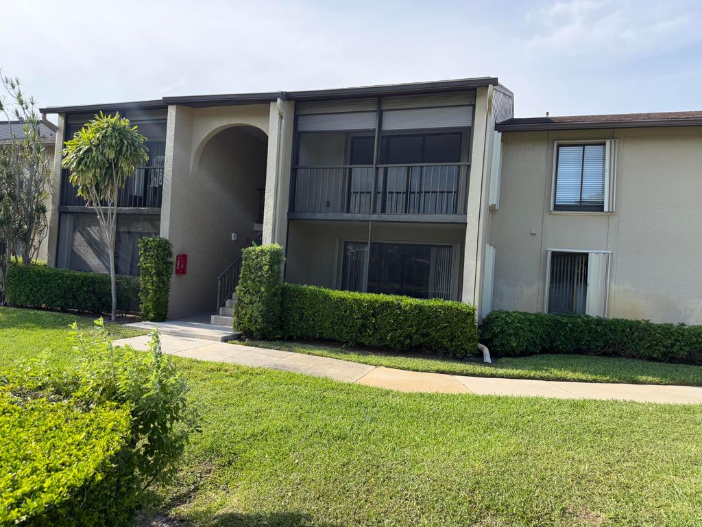 726 Sunny Pine Way B2, Greenacres, FL 33415