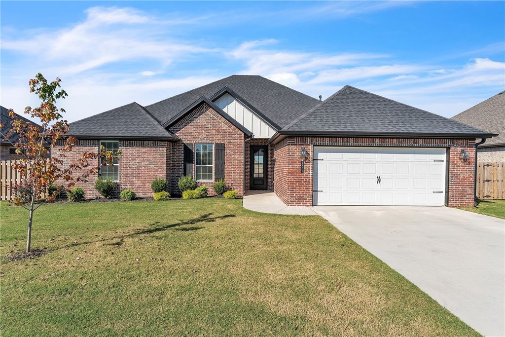 2401 Abbott Lane, Pea Ridge, AR 72751