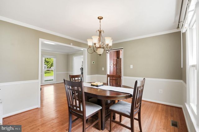 8213 CRACKLING FIRE DR, Gainesville, VA 20155