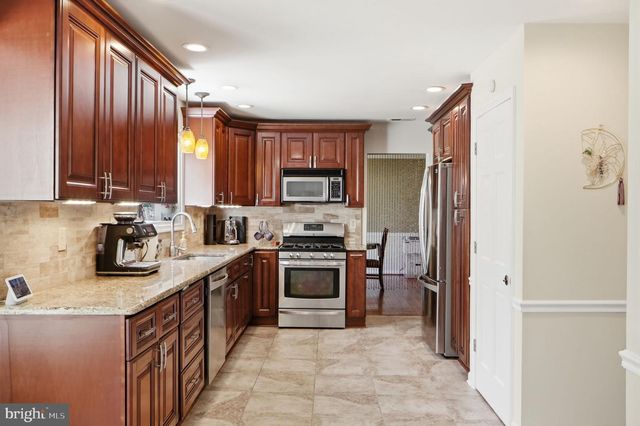 8213 CRACKLING FIRE DR, Gainesville, VA 20155