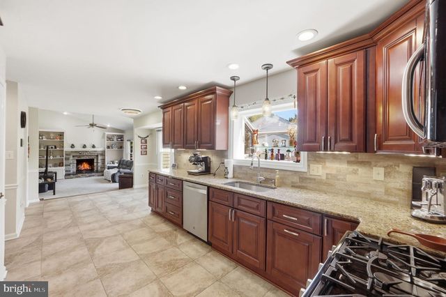 8213 CRACKLING FIRE DR, Gainesville, VA 20155