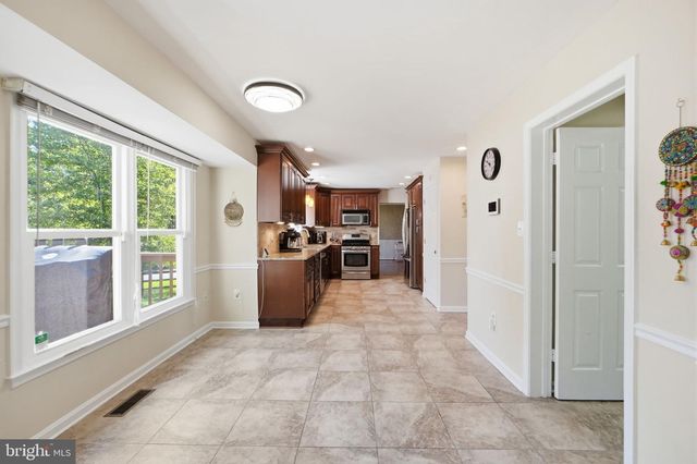 8213 CRACKLING FIRE DR, Gainesville, VA 20155