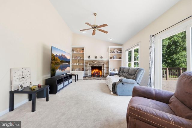 8213 CRACKLING FIRE DR, Gainesville, VA 20155