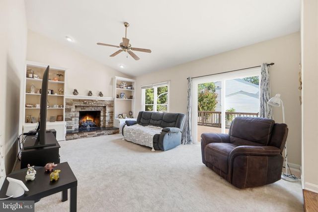 8213 CRACKLING FIRE DR, Gainesville, VA 20155